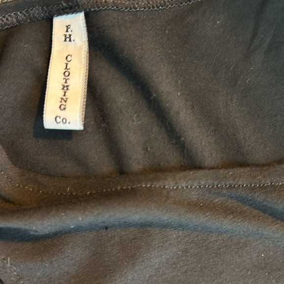 F.H. Clothing co .  Black cold shoulder tunic size 1X - Picture 7 of 8